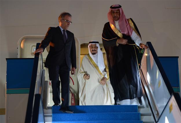 Saudi king makes spectacular entrance to Antalya to attend G-20 Summit