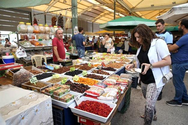 Turkish consumer confidence perks up, election key to outlook