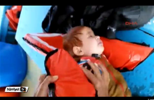VIDEO: Turkish fishermen rescue 18-month-old migrant baby on the Aegean