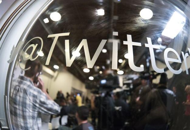 Twitter chief Dorsey gives chunk of stock to workers
