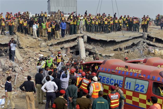 Rescuers search for survivors of Pakistan factory collapse