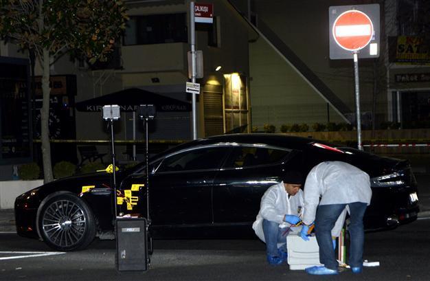Turkish pop singer escapes gun attack
