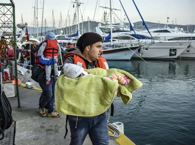 At least eight migrants drown off Greece after boat capsizes