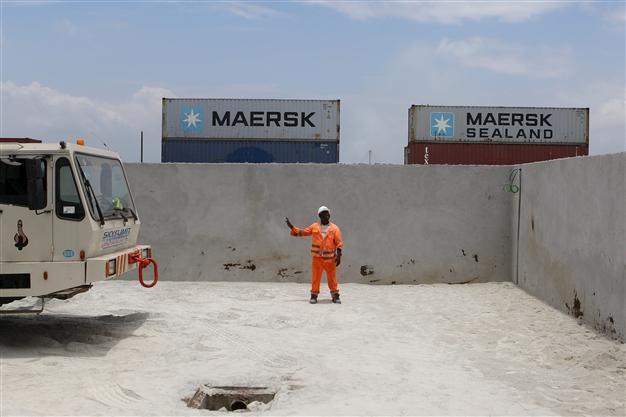 China’s investment in Africa ‘down 40 pct on year’