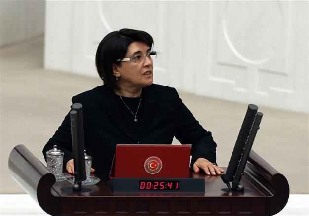 Zana reportedly determined not to repeat oath before parliament