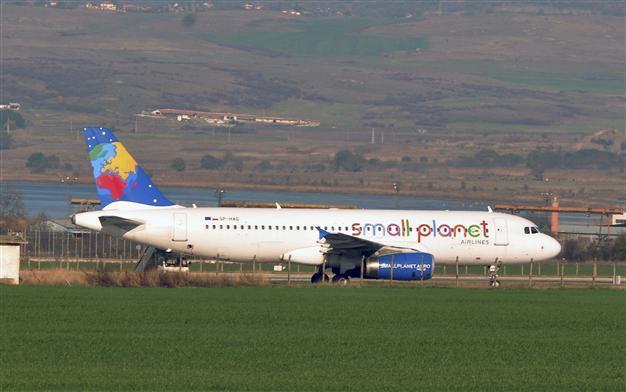 Bomb threat that caused Polish plane to divert was hoax, airline says