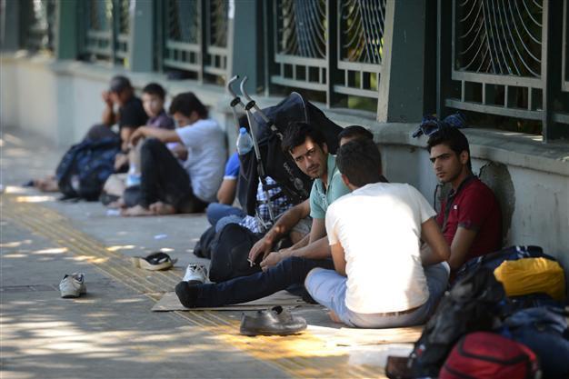 Aegean city cleared of thousands of Syrian refugees