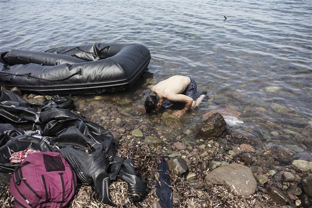 At least 40 migrants dead at sea, 320 others rescued