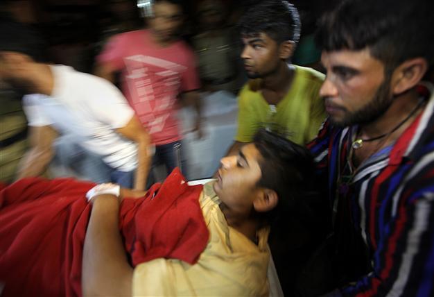Eight people killed in renewed firing along disputed Kashmir border