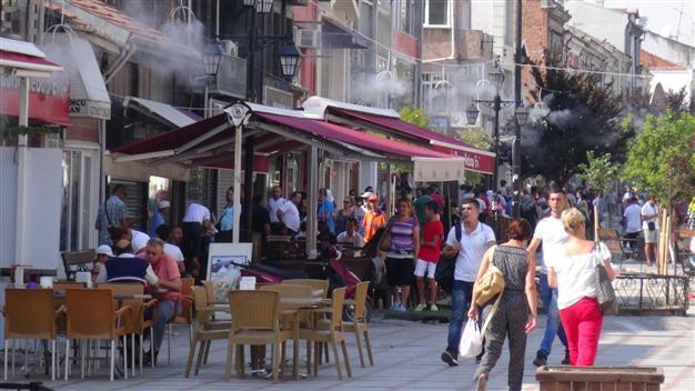 Outdoor cooling system chills citizens in Turkey’s northwest