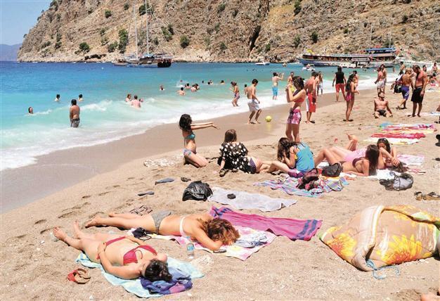 Turkish resort municipalities call for delay of school opening over bad tourism season