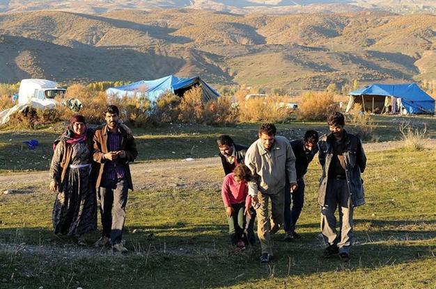 Syrian refugees join meteorite search in eastern Turkey