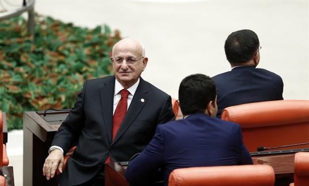 Parliament elects AKP’s Kahraman as its new speaker