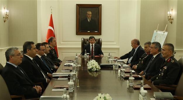 Turkish military board to convene under PM Davutoğlu