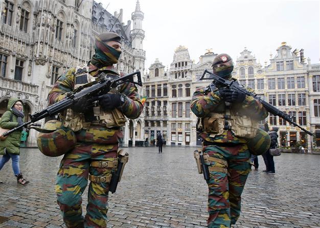 Brussels on top alert as manhunt goes on
