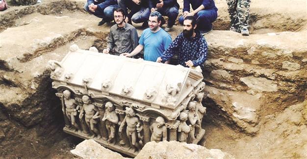 İzniks ancient tomb moved to museum