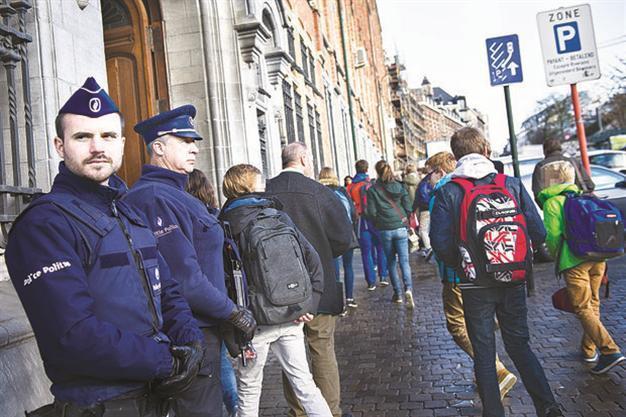 Brussels schools and metro reopen despite terror alert