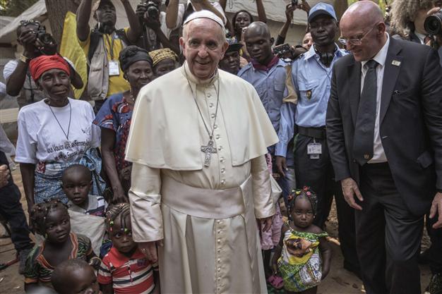 Pope urges peace in Central Africa Republic