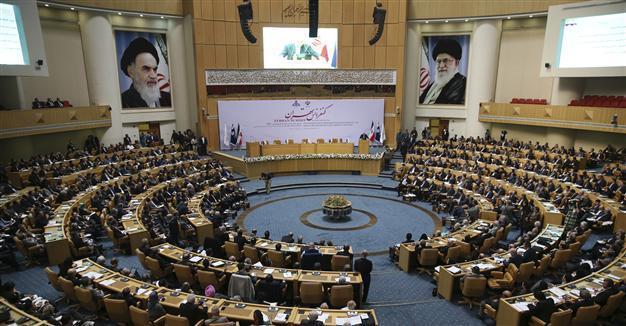 Iran seeks $25 bn as new oil contract offer unveiled