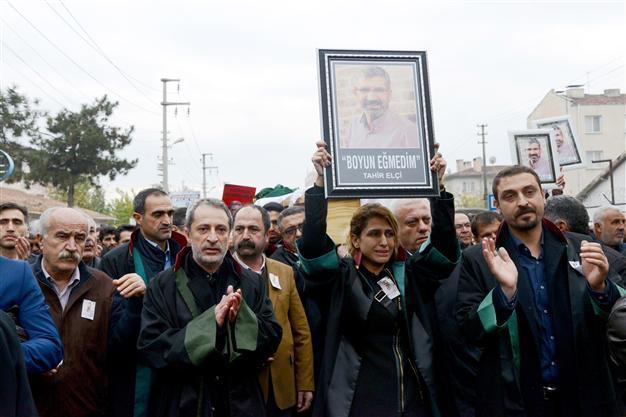 Thousands bid farewell to murdered bar head