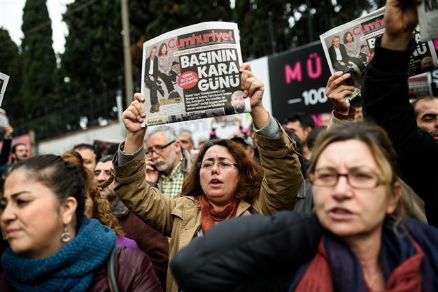 Court dismisses appeal for release of Cumhuriyet journalists