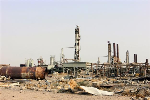 ISIL oil is going to Assad, some to Turkey, US official says