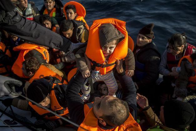 Over 600 migrants seized by police in western Turkey