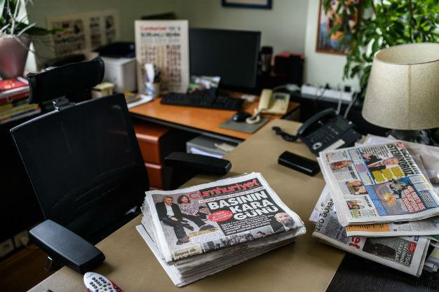 Daily Cumhuriyet awarded for Charlie Hebdo, intel trucks stories
