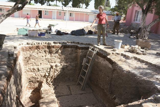 Pieces of huge structure found in Didim