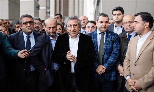 Arrest of Turkish journalists over Syria trucks news sparks outrage
