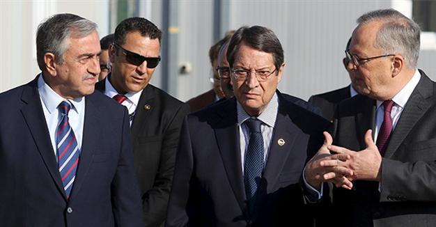 Cypriot leaders aim for peace deal in 2016