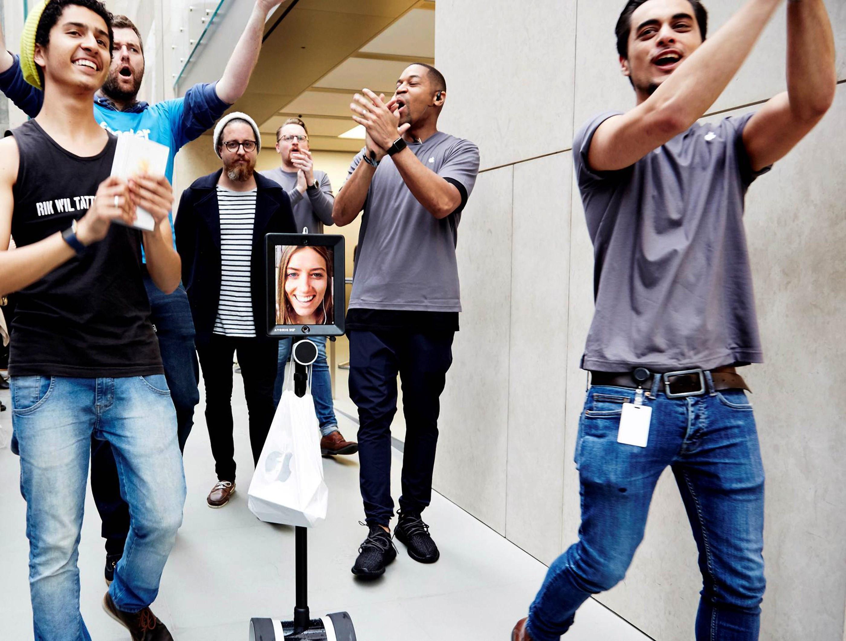 Aussie woman sends robot to queue for new iPhone