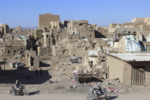 Al Qaeda militants take over two south Yemen towns, residents say