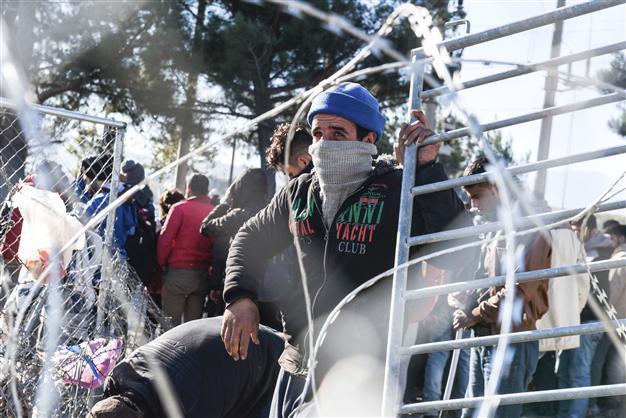 Migrant dies on Greek-Macedonian border in second day of clashes