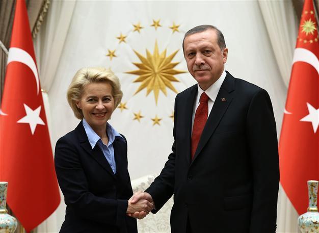 German minister in Turkey for base talk