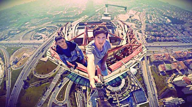 Trespassers shoot vertigo-inducing footage from top of mall in Istanbul
