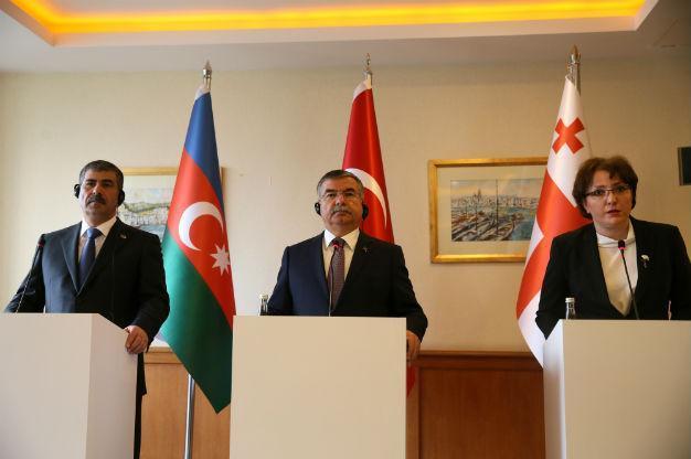 Turkish, Azerbaijani, Georgian defense ministers meet in Istanbul