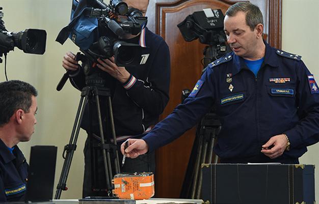Russia experts examine black box of jet downed by Turkey