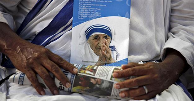Pope approves miracle for Mother Teresa’s canonization