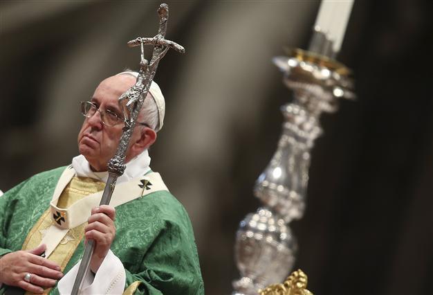 Pope defends marriage, hetero couples after gay priest