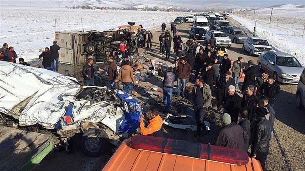 Teachers, students killed in road accident in southeastern Turkey
