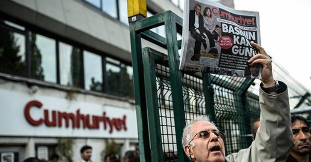 Justice Minister insists journalists not jailed because of profession