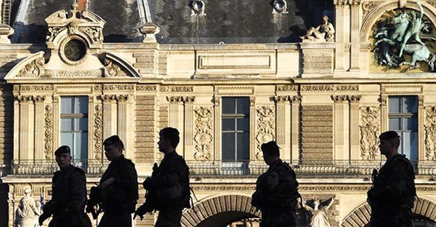 French terror suspects arrested over fake baby bump