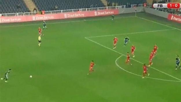 Fenerbahçe player precipitates social media storm with stunning long-rage goal