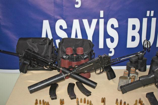 Raid on house in resort town yields suspects, guns