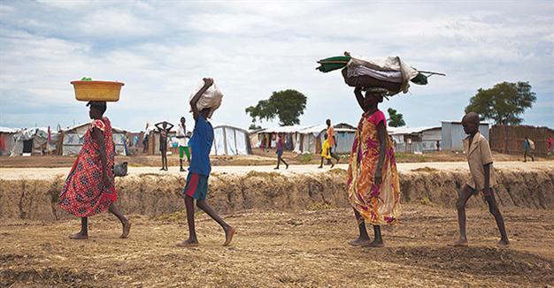 Thousands flee Sudan despite peace efforts