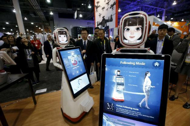 Robots, new working ways to cost 5 mln jobs by 2020, Davos study says