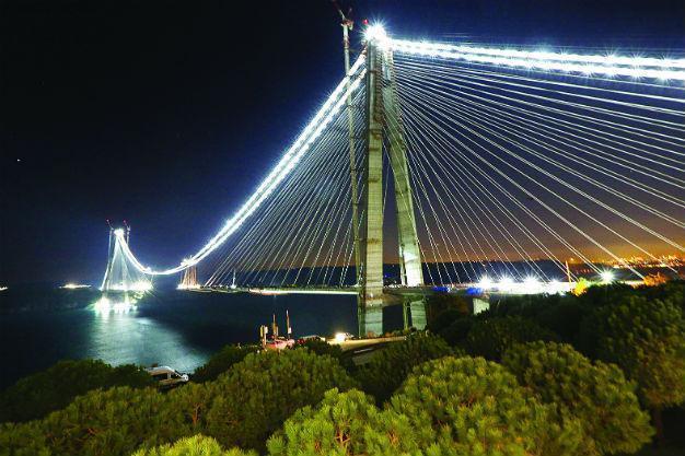 Third bridge over Bosphorus sees small delay