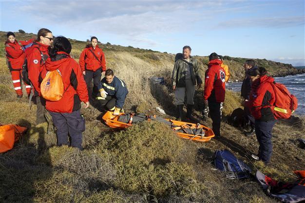 5 migrants die, dozens missing after boats sink off Turkey