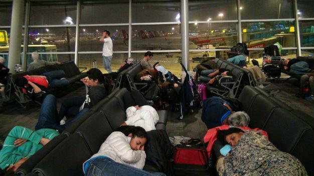 Thousands stranded in Istanbul airports as more flights cancelled